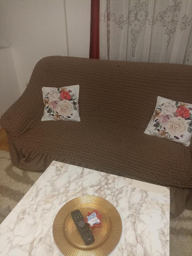 Sleep & Fly - Sarajevo Airport Apartment Dış mekan fotoğraf