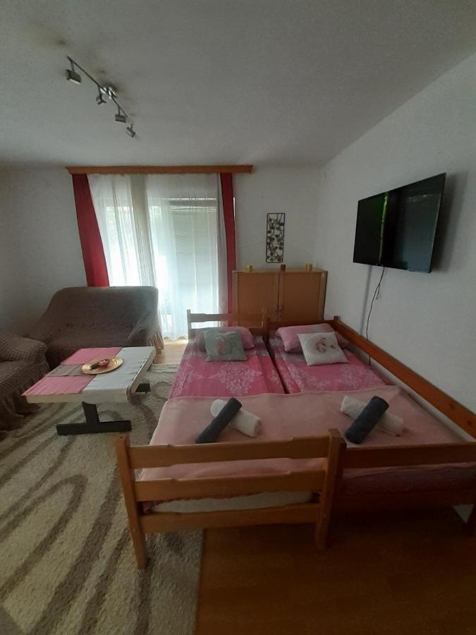 Sleep & Fly - Sarajevo Airport Apartment Dış mekan fotoğraf
